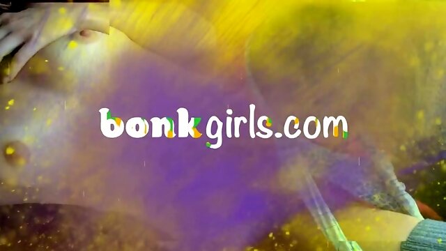 Horny Girl Cums Hard With Dildo And Hitachi