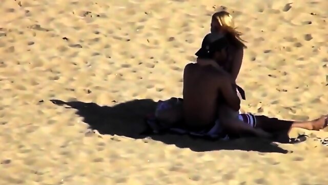 Amateur beach fuck