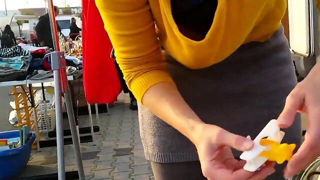 Downblouse Public