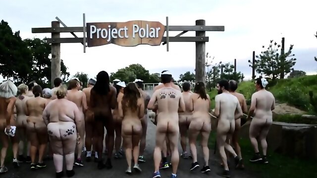 Naked Public Run, Nackt Laufen