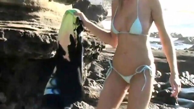 Shameless outdoors mastubration with spread legs