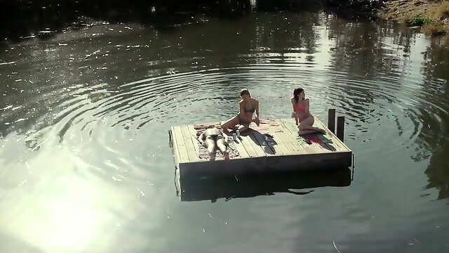 Cortney Palm - Zombeavers