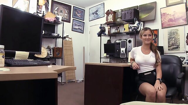 Cutie amateur waitress pounded by perv pawn man for money