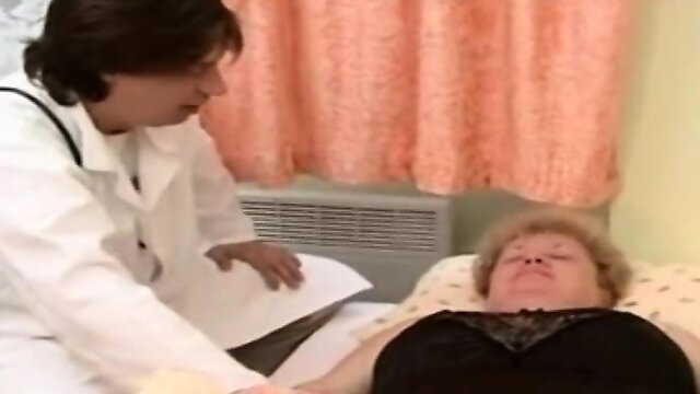 Doctor fucks chubby busty mom old pussy