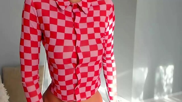 Close up MILF masturbation