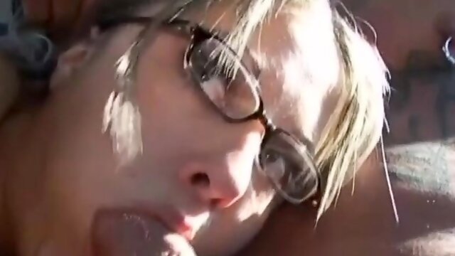 Raunchy Nicole Parks wraps her lips round a huge dick