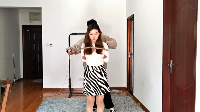 Chinese bondage - Cute girl tied and ticked