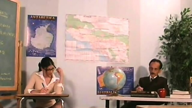 Chick gives a oral joy and gets nailed hardcore style