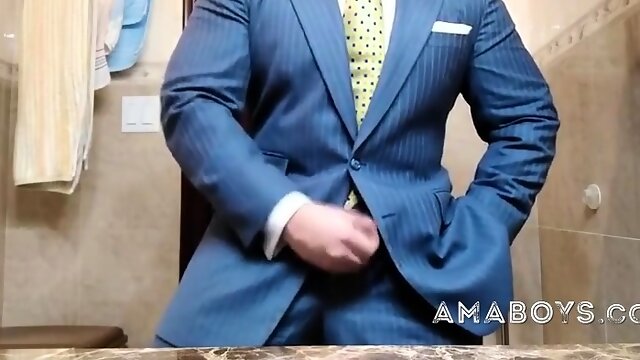 Str8 daddy jerking off in suit