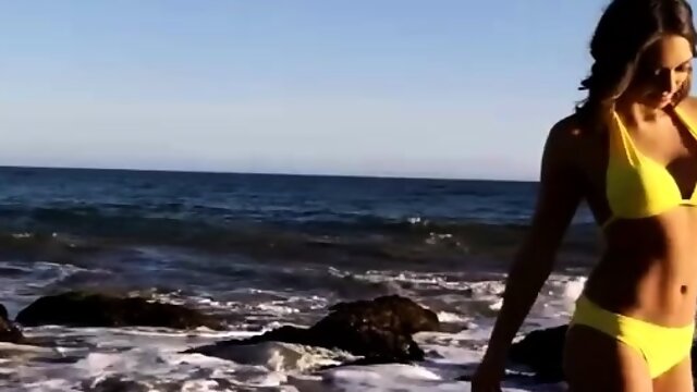 Lewd girl Sara feels lovestick in vagina