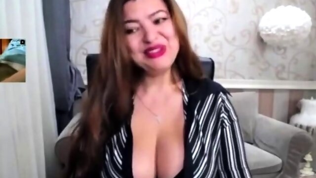 Curvy MILF Striptease on Webcam