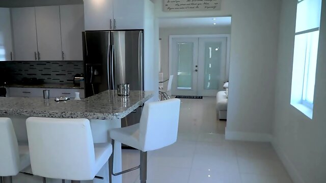 My MILF stepmom gave me my last reward