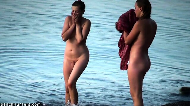 Voyeur Tapes Beauties At A Naked Beach