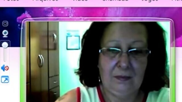 Brazilian Mature on webcam