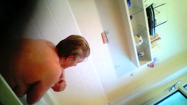 Spying on my chubby mom 50 in bath