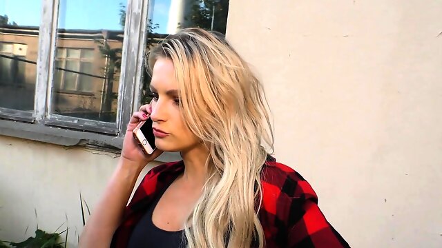 HAUSFRAU FICKEN - German housewife cheating in the garage