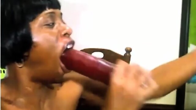 Black old mature woman fucking and sucking big black dildo
