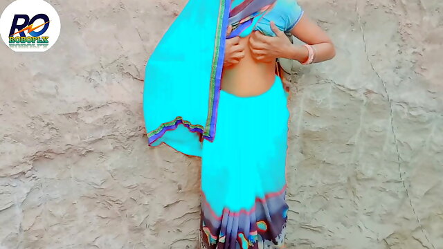 Village ki bhabhi ne saree finger karke ke man ki niyat Badal dali saree removing finger show and chudai 