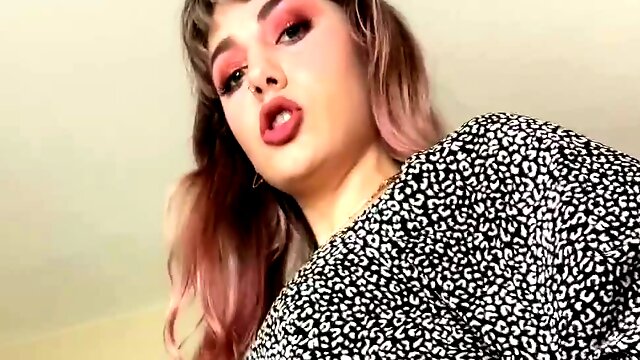 Independent Amateur lesbians toying pussy by double dildo