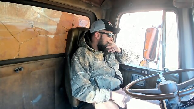 Got kinky in unload truck