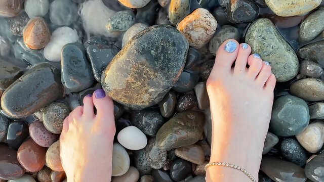 Foot fetish at the beach (with ASMR) - small feet and long toes of Mistress Lara