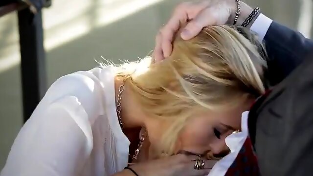 La moglie del calciatore ha succhiato il suo allenatore