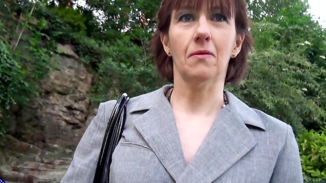 ソフィー・パスツールが夫に犯される - 自家製ビデオ