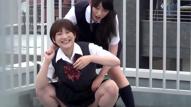 Japanese students trickling piss