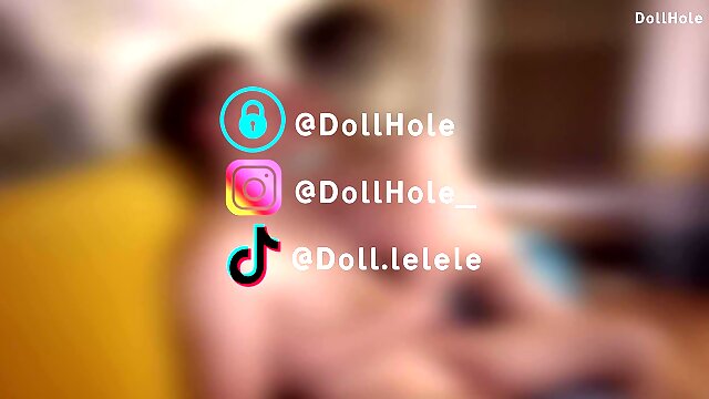 DollHole-Пока растягивал узкую писю для члена, она уже trio раза кончила