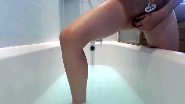 Dark Haired cougar is taking her time in the douche to trim her long gams and gash