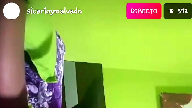 Putita negra espanola se toca en un directo de instagram