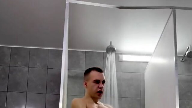 Public Cruising - Torrid Man MARKING TERRITORY in gym douche