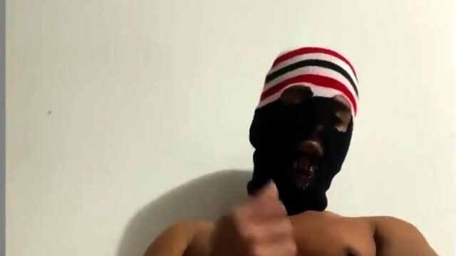 Moreno arrecho súper torrid sacándose la leche Jizz paja XXL penis