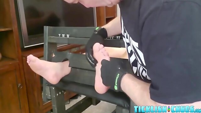 Restricted lush inexperienced Matt makes fun while kittled on soles