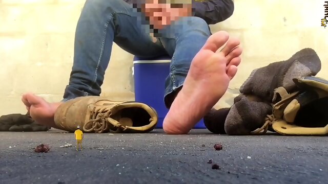 HEFTY TRADIE HUMUNGOUS SOLES! - LIL MICRO HUMAN STUD - WITNESS OUT FOR THE BIG JISM GEYSER - MANLYFOOT