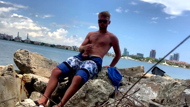 Calhoun Sawyer wanking off in Miami!
