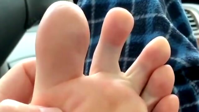 Puckered feet Jerk Off Instructions