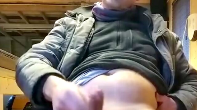 Str8 daddy jerk off in his working place 2