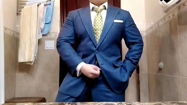 Str8 daddy jerking off in suit 5