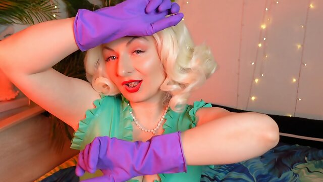 Purple ASMR gloves flick free fetish pin - blonde Arya and her awesome household latex gloves