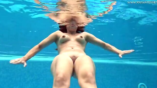 Hot big ass euro milf Sazan erotic underwater