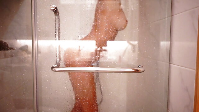 A SEXY BLONDE TAKES A SHOWER AND TOUCHES HERSELF 