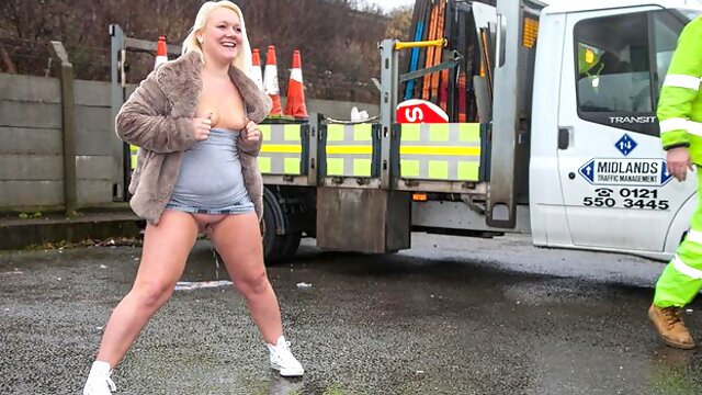 Public pissing and flashing with a hot blonde girlfriend Tanya Lixx