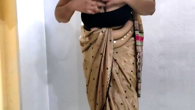 Indian Girl Enjoying Herself As She Is Very Horny