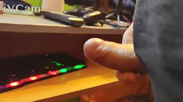 Polla gorda latina echa su leche despues de una linda y sabrosa paja de homo