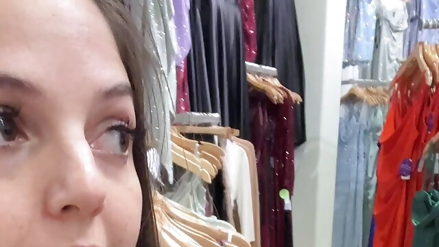 Naughty Solo Public MILF xLilyFlowersx Flashes Tits and Pussy While Trying on Clothes at Mall