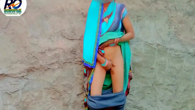 Village Ki Bhabhi Ne Saree Finger Karke Ke Man Ki Niyat Badal Dali Saree Removing Finger Show And Chudai