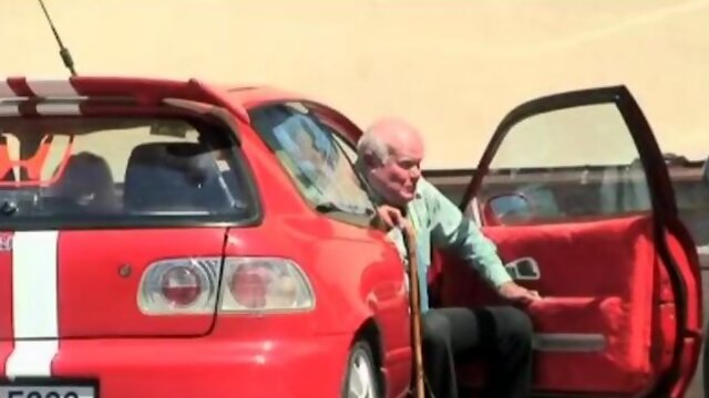 Watch easy-on-the-eyes missys trailer