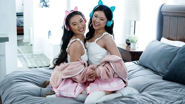 Sexy Lulu and Kimmys cowgirl porn