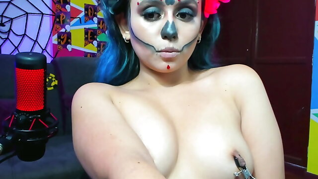 SEXY catrina MASTURBATE and PLAY with her NIPPLES to drive you crazy